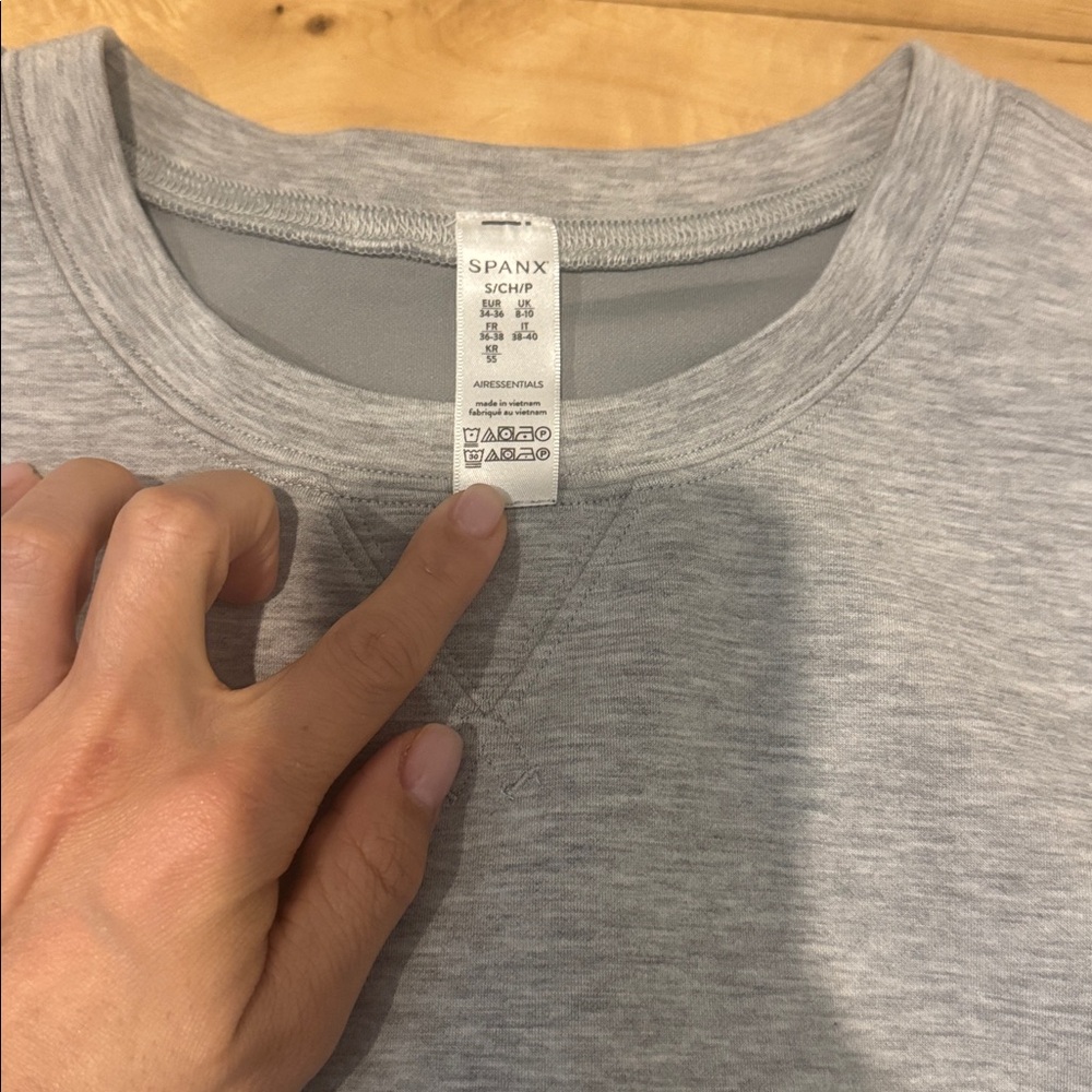 SPANX Sweatshirt Women S Light Gray Crewneck Soft Hard To Find - Picture 7 of 8